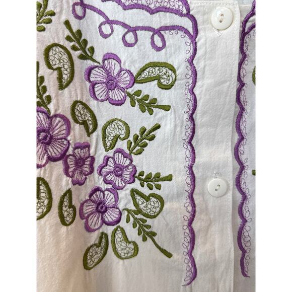 Women’s Unbranded Purple Floral Embroidered Crème Shirt Sz L - Picture 2 of 3